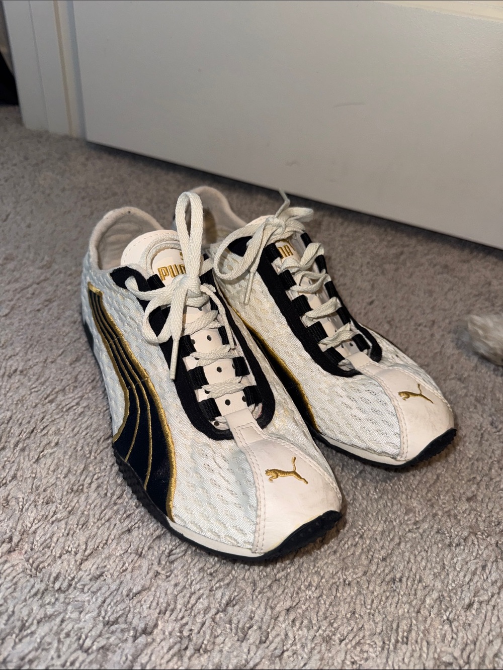 Old School Puma White and Gold Sneakers